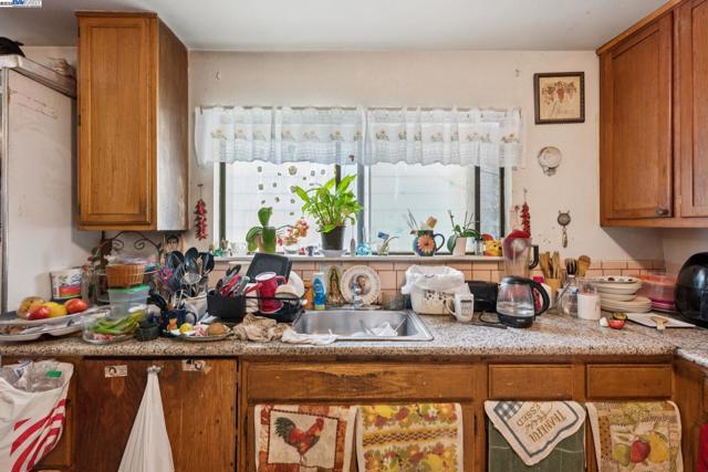1018 Gilman Ave, San Francisco CA: https://media.crmls.org/mediaz/e7203f15-f8bd-4c7a-a7d9-55afdd900bfe.jpg