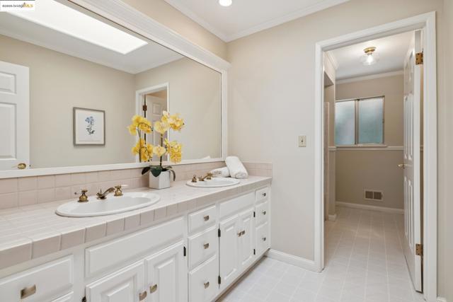 1657 Clearview Dr., San Leandro CA: https://media.crmls.org/mediaz/e7204826-fdcc-4262-a93c-0ef204dbf701.jpg