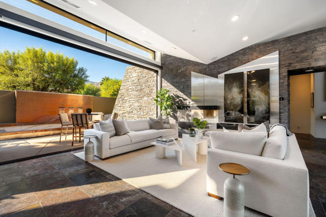 335 Patel Place, Palm Springs CA: https://media.crmls.org/mediaz/e7219498-7ad1-4fae-a7b9-d65fef147fd9.jpg