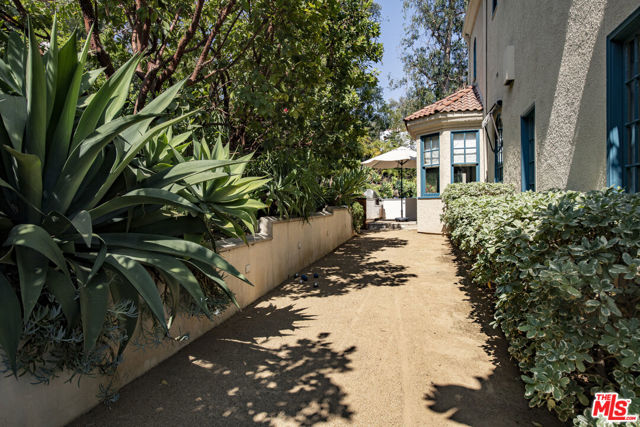 2250 N Berendo Street, Los Angeles CA: https://media.crmls.org/mediaz/e7219880-22ca-48d9-a248-510976835376.jpg