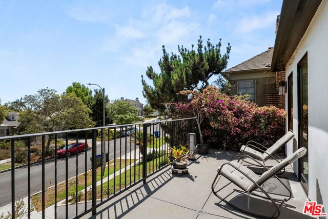 1839 Preuss Road, Los Angeles CA: https://media.crmls.org/mediaz/e721d08f-315b-4003-8131-affff235d144.jpg
