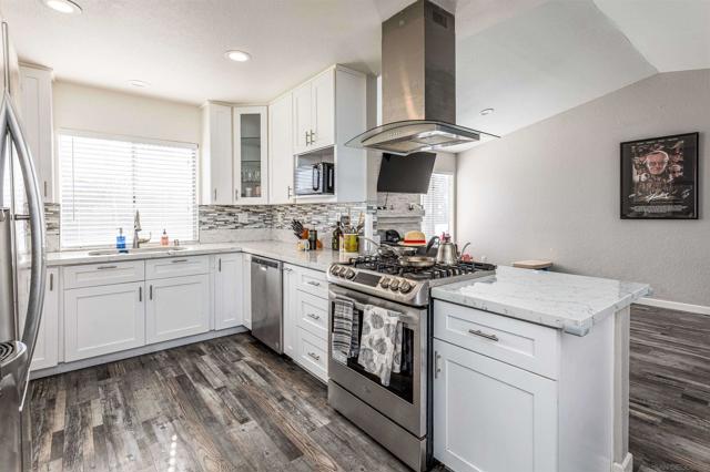 2749 Pikake St, San Diego CA: https://media.crmls.org/mediaz/e721d332-991d-4904-87aa-33aad4abc38d.jpg