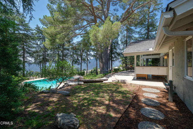 5445 La Crescenta Avenue, La Crescenta CA: https://media.crmls.org/mediaz/e721d355-e254-454b-816c-1d7d99c99594.jpg