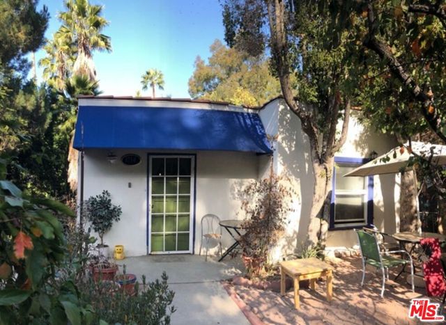 3754 Fredonia Drive, Los Angeles CA: https://media.crmls.org/mediaz/e722379a-f010-4549-bda5-9593c8a0cf9d.jpg