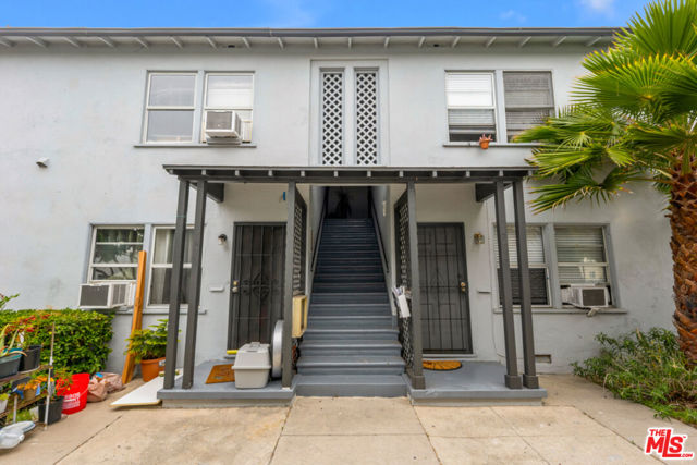 5427 Kinston Avenue, Culver City CA: https://media.crmls.org/mediaz/e722e87a-365b-4763-8fd4-8848de6ae99e.jpg