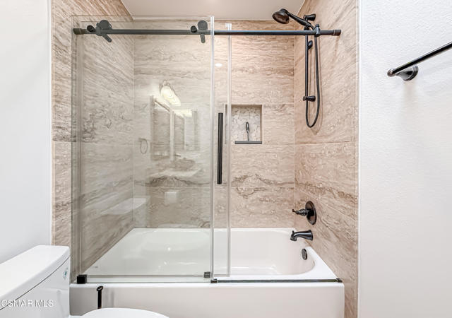 2829 Shoreview Circle, Westlake Village CA: https://media.crmls.org/mediaz/e72334d8-021a-4cc1-bb46-6288adc10cad.jpg