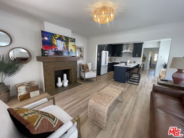 1086 West Boulevard, Los Angeles CA: https://media.crmls.org/mediaz/e7235df4-99e7-4166-956e-6b948b68e66b.jpg