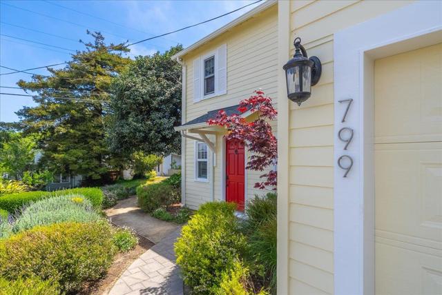799 Grace Street, Monterey CA: https://media.crmls.org/mediaz/e723948e-ceaa-4042-b91d-6a124a233822.jpg