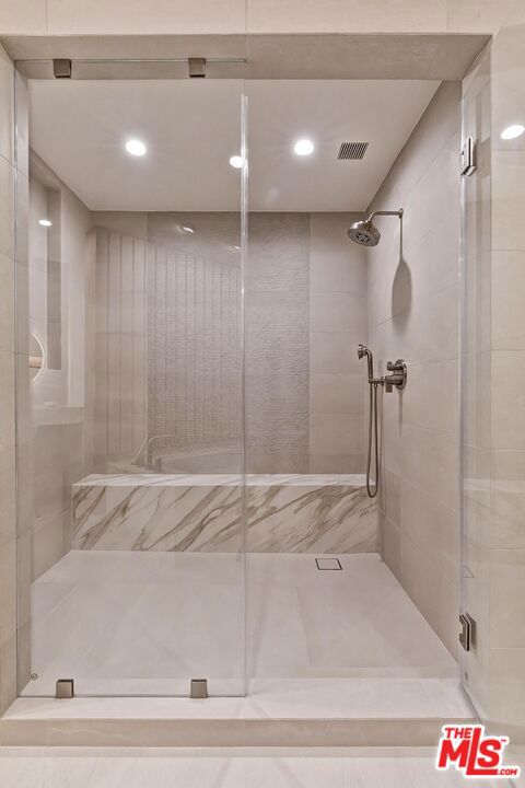 300 N Swall Drive, Beverly Hills CA: https://media.crmls.org/mediaz/e72426ab-4975-4fcc-a165-7066e8be21cf.jpg