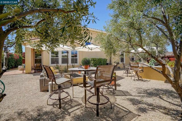 1512 Miwok Ct, Brentwood CA: https://media.crmls.org/mediaz/e7242ee7-c925-4be7-b3c0-04e22016a801.jpg