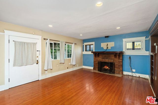 4812 Arlington Avenue, Los Angeles CA: https://media.crmls.org/mediaz/e724827b-4317-446d-924f-693a58c916f8.jpg