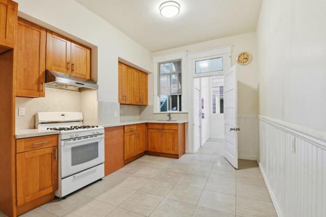 21182122 Mason Street, San Francisco CA: https://media.crmls.org/mediaz/e7248ed0-54d0-4d0f-9487-52e85d090f2c.jpg