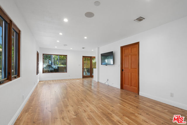 14710 Greenleaf Street, Sherman Oaks CA: https://media.crmls.org/mediaz/e7249691-dfa2-4720-9784-f0f621dc7276.jpg