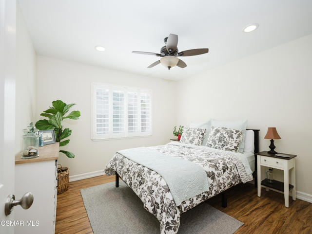 709 Zinnia Court, Thousand Oaks CA: https://media.crmls.org/mediaz/e724b6e0-7de7-4a97-a5d8-aa1089af4dec.jpg