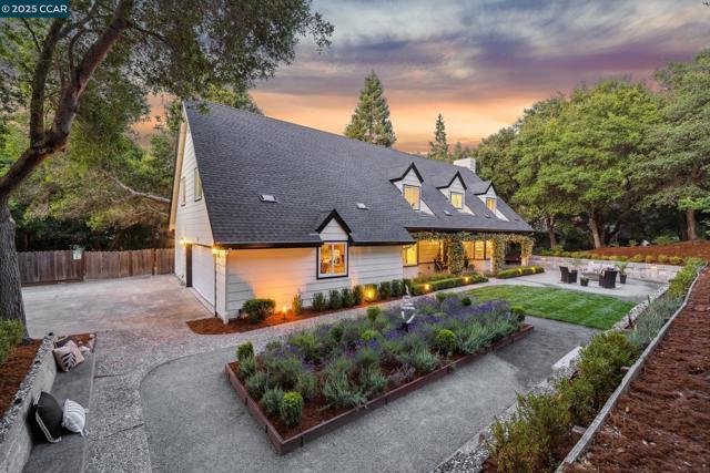 6 Greenwood Ct, Orinda CA: https://media.crmls.org/mediaz/e7254444-3ecb-4173-ac54-e831d80cdb81.jpg