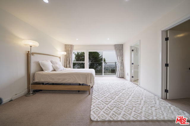 24880 Via Valmonte, Torrance CA: https://media.crmls.org/mediaz/e7255953-99bb-4ba7-90c0-5323fde577aa.jpg
