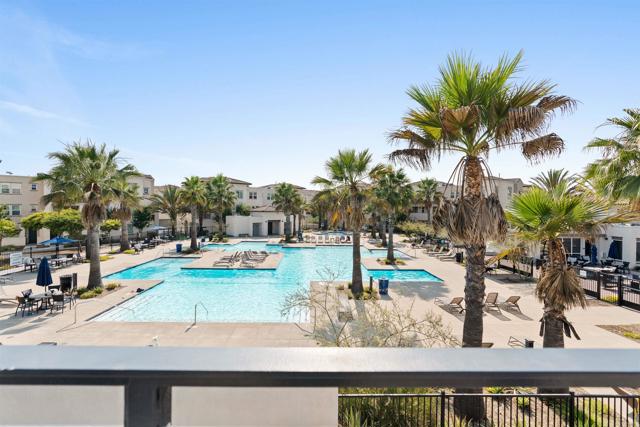 5212 Beachfront, San Diego CA: https://media.crmls.org/mediaz/e726600e-63dc-4df1-a3e4-eb87b9612f91.jpg