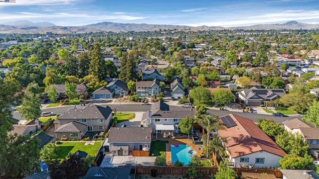1153 Sherry Way, Livermore CA: https://media.crmls.org/mediaz/e7269839-e3f9-4bba-b1ed-666caec06516.jpg