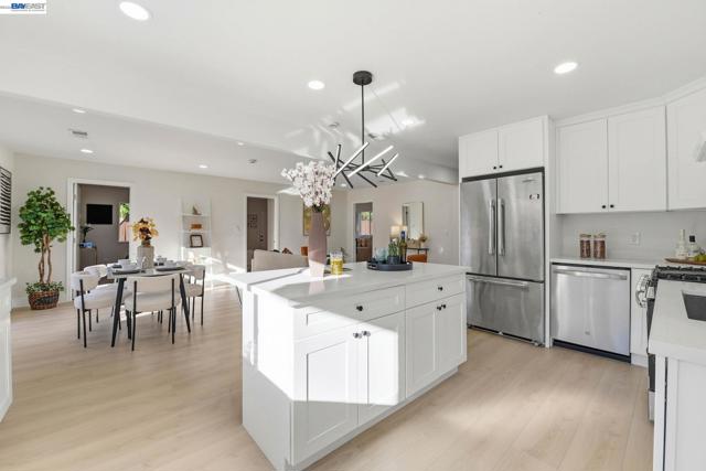 137 Tamarack Dr, Union City CA: https://media.crmls.org/mediaz/e72741b6-60ae-47aa-b758-731981364bc9.jpg