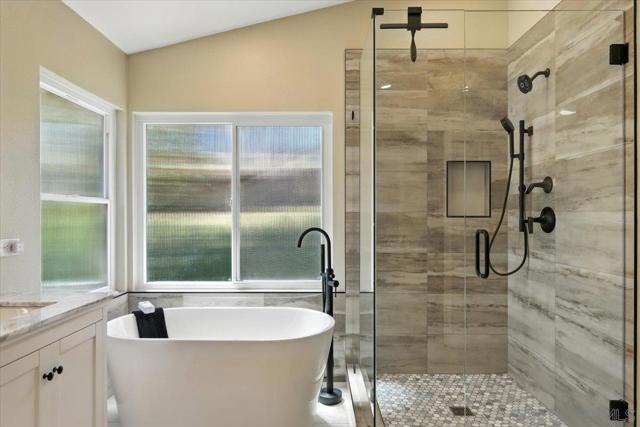 12224 Mulholland Ct, San Diego CA: https://media.crmls.org/mediaz/e727848e-dec6-4724-ad69-1383aa6a94bb.jpg