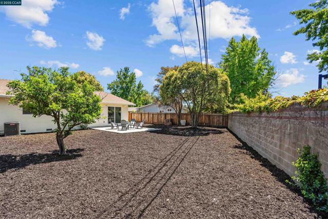 3319 Claudia Dr, Concord CA: https://media.crmls.org/mediaz/e728069a-4fc6-4b15-83d3-c5f819ac0961.jpg