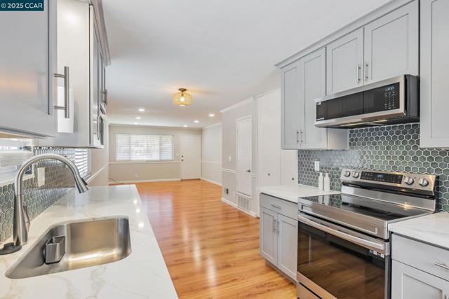 3797 Oxford Cmn, Fremont CA: https://media.crmls.org/mediaz/e7281b80-ff03-4280-ad2d-c954ac44ca62.jpg