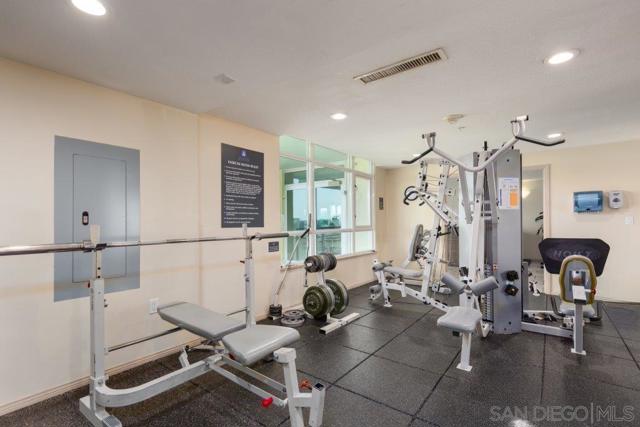 850 Beech St, San Diego CA: https://media.crmls.org/mediaz/e728a753-2d9d-41c1-a7c9-a9efcd209fc9.jpg