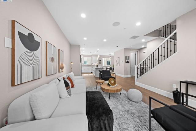 5223 S Esprit Loop, Dublin CA: https://media.crmls.org/mediaz/e729509b-e9b9-4089-bec1-55b129c64ac2.jpg