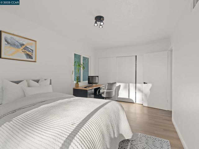 230 Fairlawn Dr, Berkeley CA: https://media.crmls.org/mediaz/e729631e-4b90-4dfc-9267-236ac0f507b8.jpg