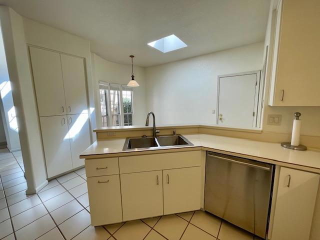 1124 Carlos Privada, Mountain View CA: https://media.crmls.org/mediaz/e7296dc7-4953-4983-aff5-874816a71bce.jpg
