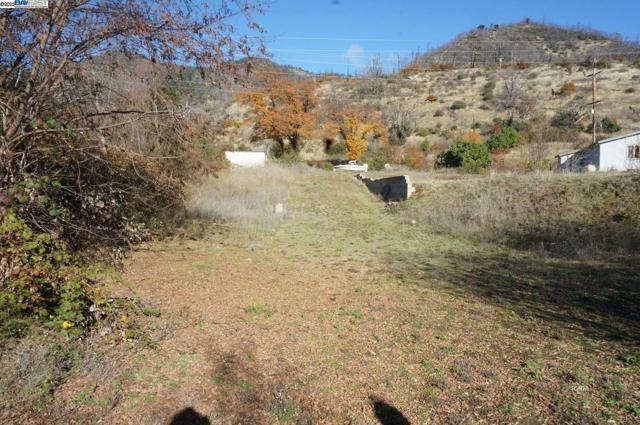 50 Acorn Ln, Junction City CA: https://media.crmls.org/mediaz/e729708f-6e8d-4fa0-a9a0-41f977ac4d84.jpg
