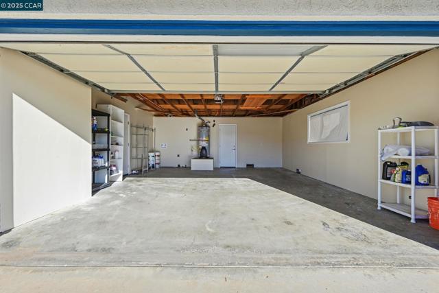 304 Lion Valley Rd, Escondido CA: https://media.crmls.org/mediaz/e72a7635-fae9-4ffd-8285-5633ad2a56e6.jpg