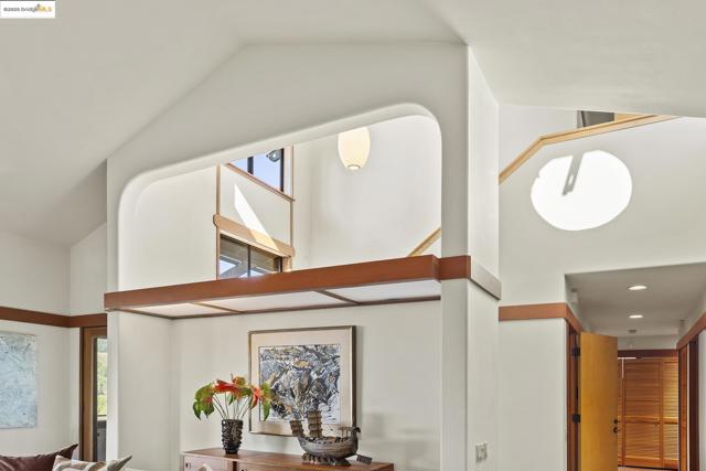 25 Dartmouth Dr, Berkeley CA: https://media.crmls.org/mediaz/e72aa121-5024-4573-b5c5-aa59e26ba1e1.jpg