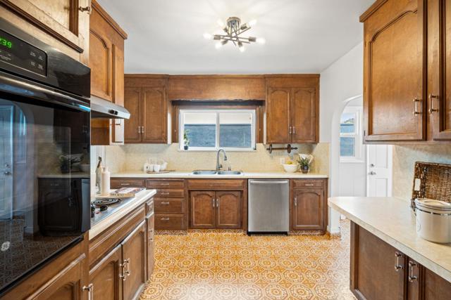 417 Belleville Boulevard, Half Moon Bay CA: https://media.crmls.org/mediaz/e72b476e-395d-4157-ac65-88022341d7c4.jpg
