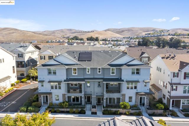 7129 Calistoga Ln, Dublin CA: https://media.crmls.org/mediaz/e72b8c4d-cc19-4f14-b37f-8a5cbad21af5.jpg