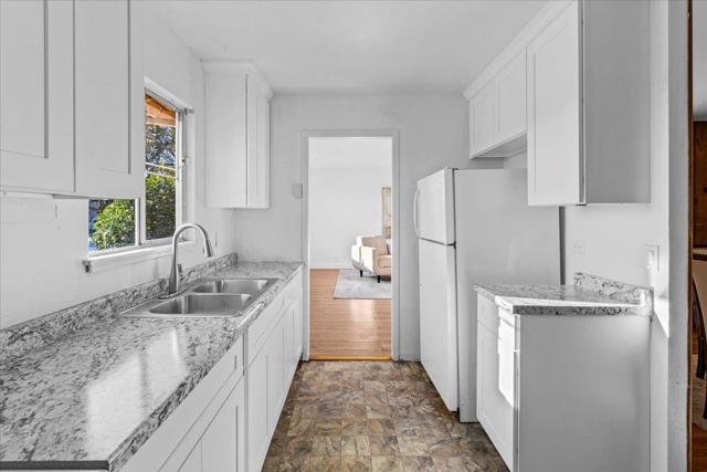 344 Pueblo Drive, Salinas CA: https://media.crmls.org/mediaz/e72bf5e1-19ee-45b3-8a12-62423a56c79b.jpg