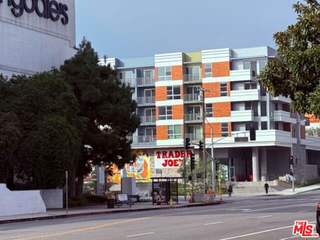 14024 Peach Grove Street, Sherman Oaks CA: https://media.crmls.org/mediaz/e72bfd69-1c12-4231-b4a8-aad841a1967e.jpg