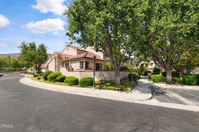 Detail Gallery Image 4 of 40 For 390 Country Club Dr #E,  Simi Valley,  CA 93065 - 3 Beds | 2/1 Baths