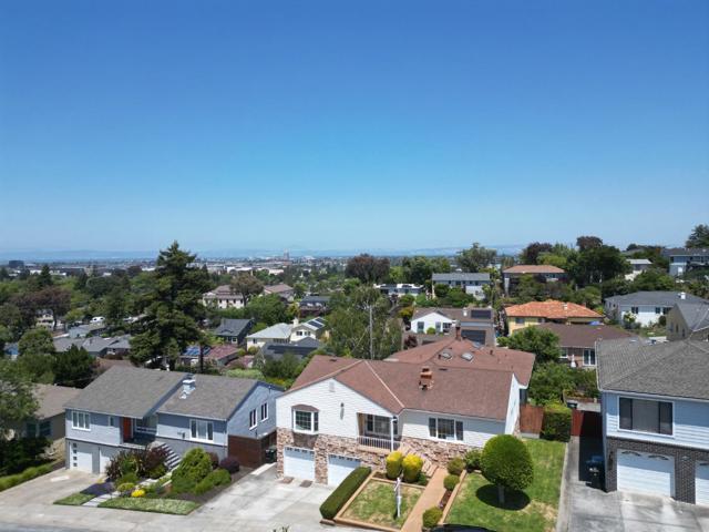3709 Kenwood Avenue, San Mateo CA: https://media.crmls.org/mediaz/e72c1871-0f51-4864-b9f6-8a73b5efa987.jpg