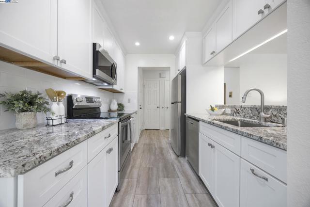 21228 Gary Dr, Hayward CA: https://media.crmls.org/mediaz/e72c1f79-3651-4ca8-9baa-9484d4665cd3.jpg