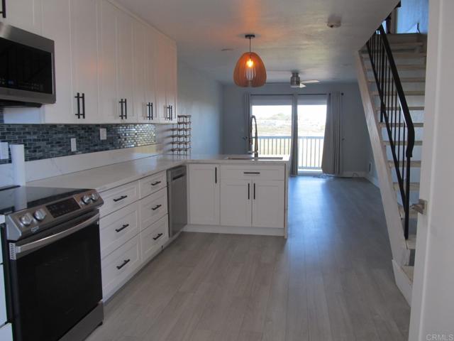 1111 Seacoast, Imperial Beach CA: https://media.crmls.org/mediaz/e72ca52d-9dac-4b67-bf57-555c64cfab93.jpg