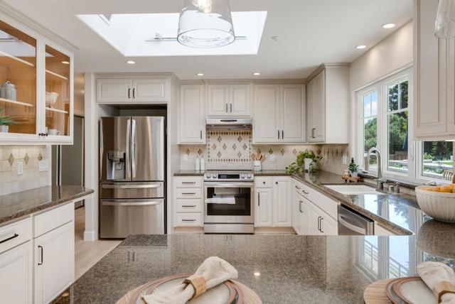 121 Day Valley Lane, Aptos CA: https://media.crmls.org/mediaz/e72ca68f-c0dc-415e-9cd0-6ce8cda68748.jpg