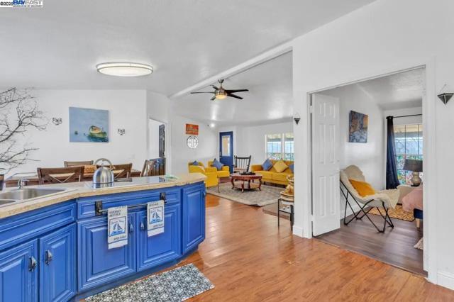 1170 Graceland Pl,  CA: https://media.crmls.org/mediaz/e72d05ed-d361-4805-ac54-129004f3ef6d.jpg