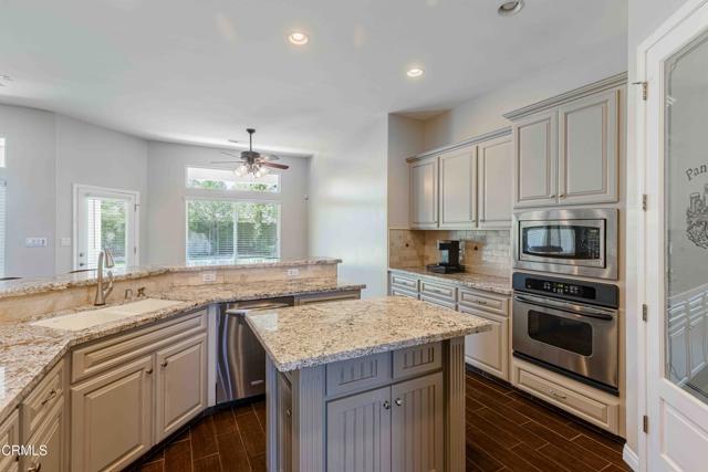 15617 Screaming Eagle Avenue, Bakersfield CA: https://media.crmls.org/mediaz/e72d2180-c953-4c60-8947-b86c82fd1c58.jpg