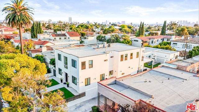 535 N Formosa Avenue, Los Angeles CA: https://media.crmls.org/mediaz/e72d281d-81b0-4e5d-a558-25ef0067cf90.jpg