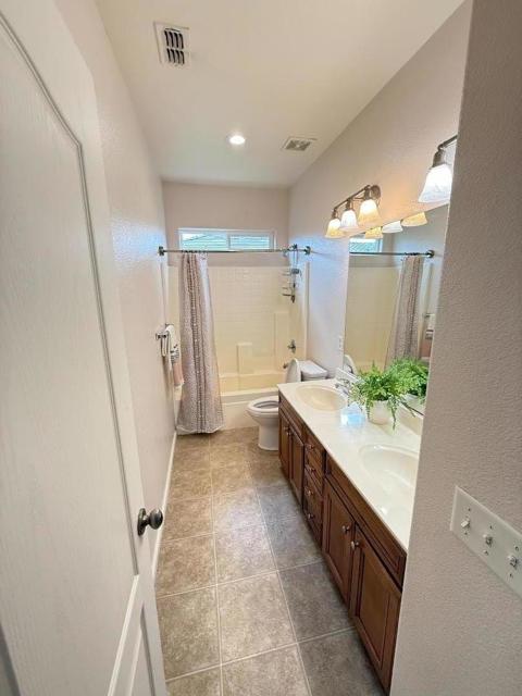 12 Mantauk Point Place, Sacramento CA: https://media.crmls.org/mediaz/e72d2d5f-bd68-4bbc-9082-6436fafa8319.jpg