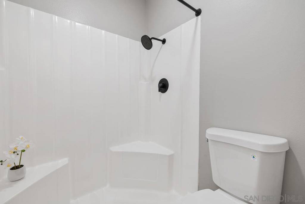 https://media.crmls.org/mediaz/e72d3891-797c-42ae-976a-0d1712076a9c.jpg?preset=X-Large