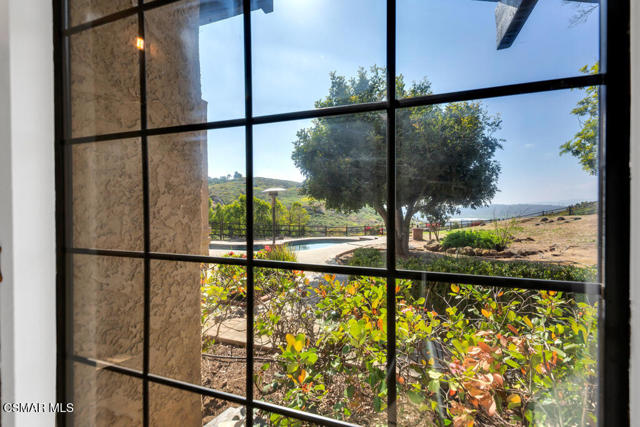 751 Wildwood Avenue, Thousand Oaks CA: https://media.crmls.org/mediaz/e72e178d-8241-48c6-bdcb-d022b94a44d7.jpg