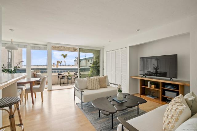 3920 Riviera Dr, Pacific Beach (San Diego) CA: https://media.crmls.org/mediaz/e72e3b5a-09a0-4e7a-a255-e40c798c6905.jpg
