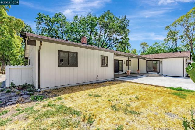 1821 S Main St, Walnut Creek CA: https://media.crmls.org/mediaz/e72ee5ef-8ac5-47d4-afab-86147cfacfc7.jpg